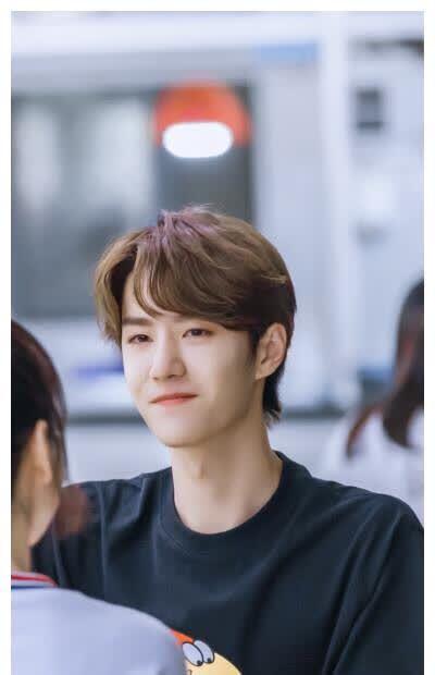 吃瓜娱乐圈赵丽颖王一博,娱乐圈的甜蜜瓜田