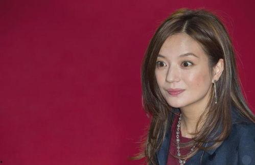 娱乐吃瓜女艺人唱歌,惊艳亮相引热议